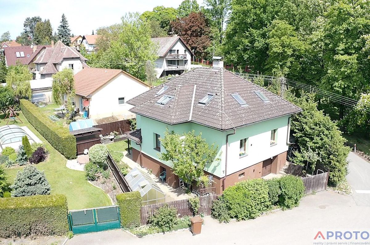 Prodej rodinného domu 240 m², pozemek 405 m² – fotografie 2