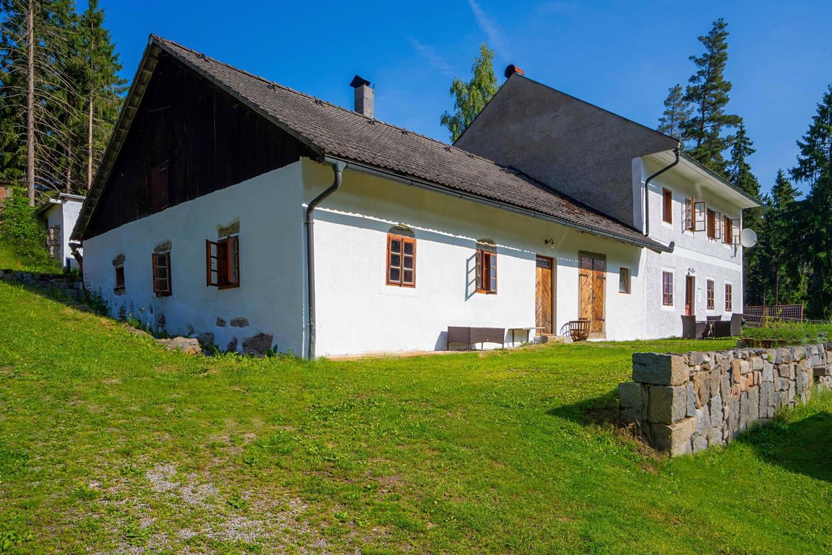 Prodej rodinného domu 419 m², pozemek 1761 m²