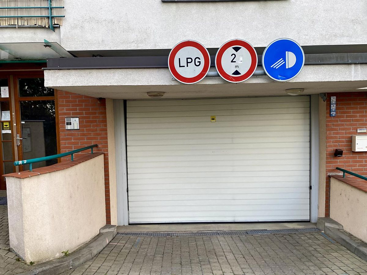 Pronájem garážového stání 12 m² – fotografie 2