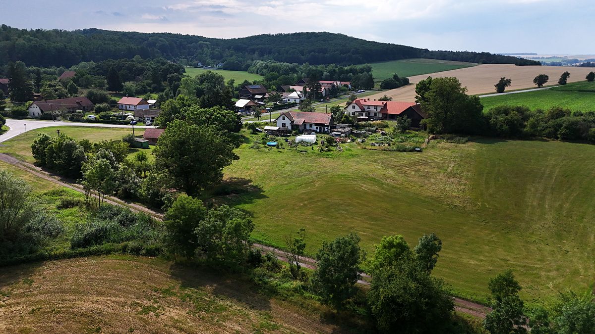 Prodej stavebního pozemku 1200 m² – fotografie 2
