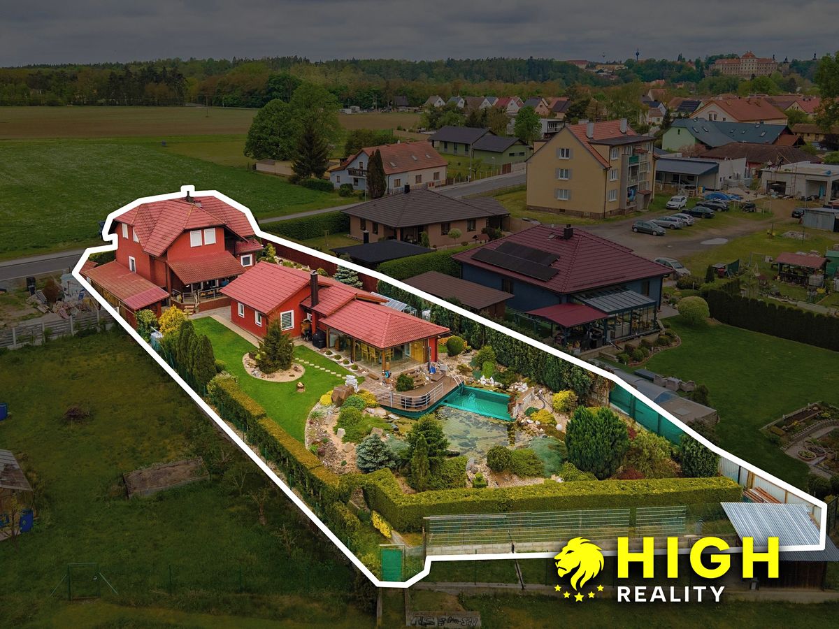 Prodej rodinného domu 304 m², pozemek 882 m²