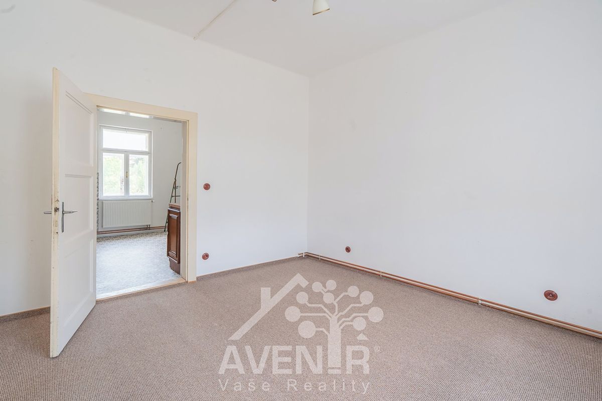 Prodej rodinného domu 244 m², pozemek 629 m² – fotografie 2