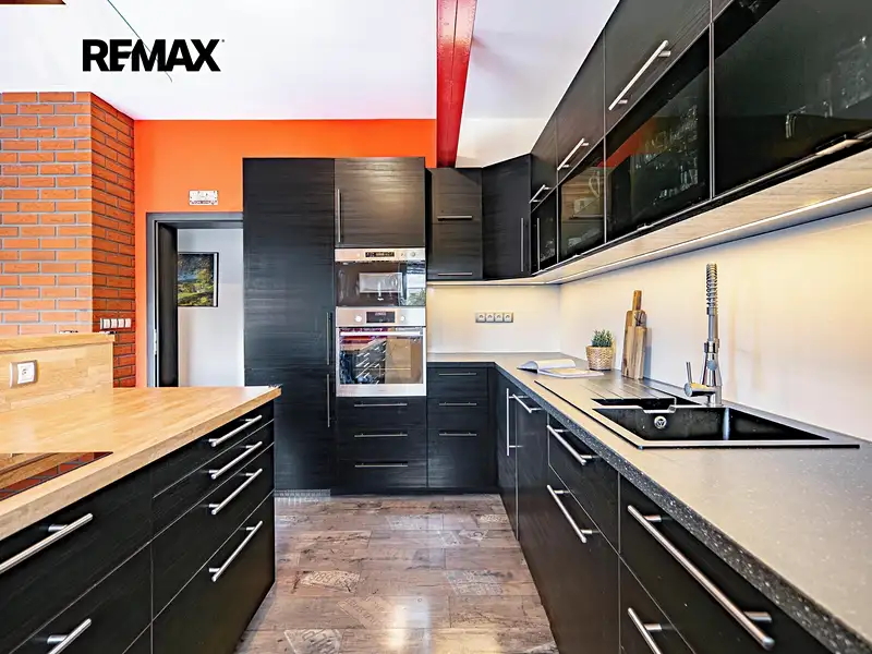 Prodej rodinného domu 239 m², pozemek 1199 m², Květnice – náhled fotky 2