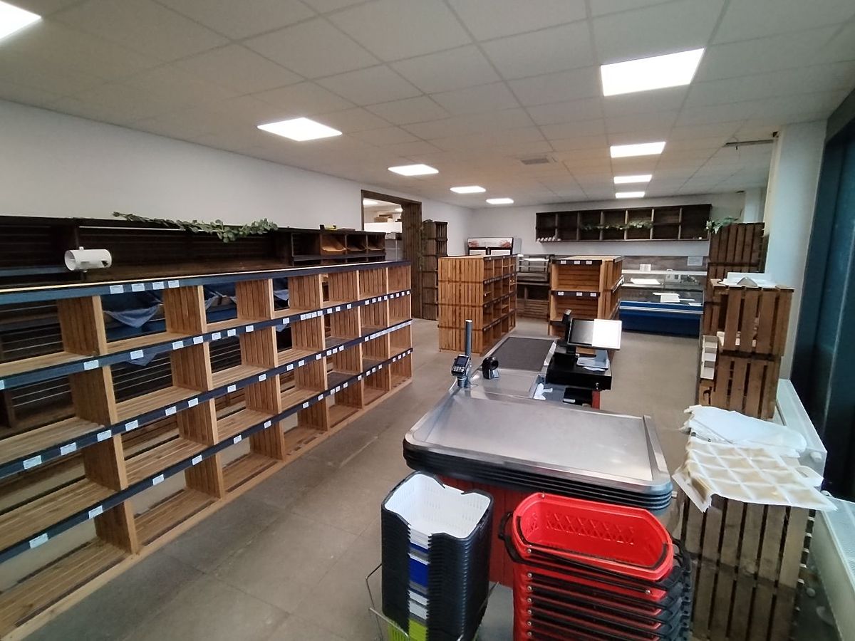 Pronájem obchodního prostoru 136 m² – fotografie 2