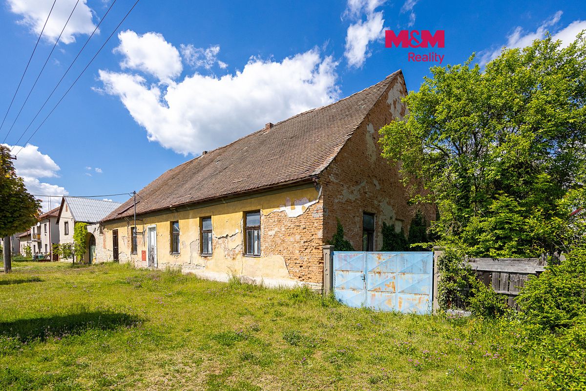 Prodej rodinného domu 330 m², pozemek 43267 m²