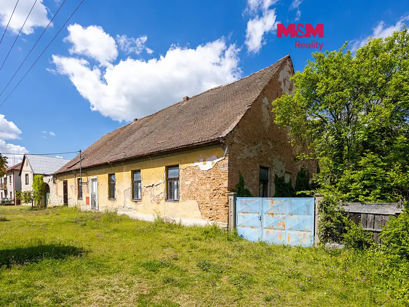 Prodej rodinného domu 330 m², pozemek 43267 m², Moravany – náhled fotky 1