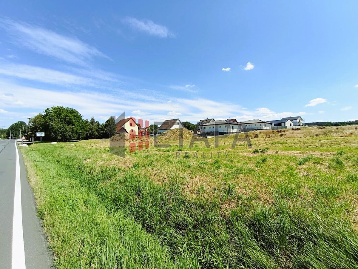 Prodej stavebního pozemku 4932 m²