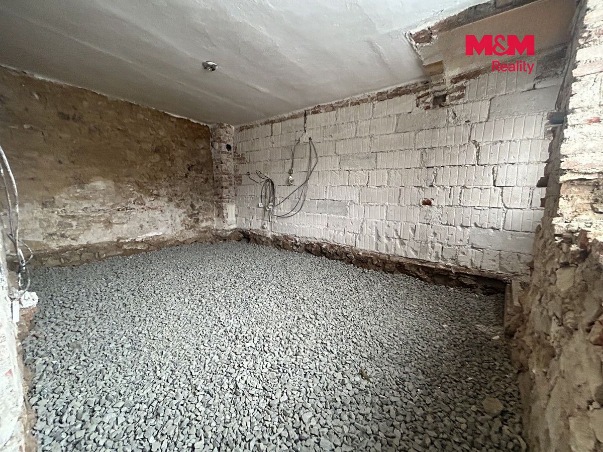 Prodej rodinného domu 220 m², pozemek 2493 m² – fotografie 4