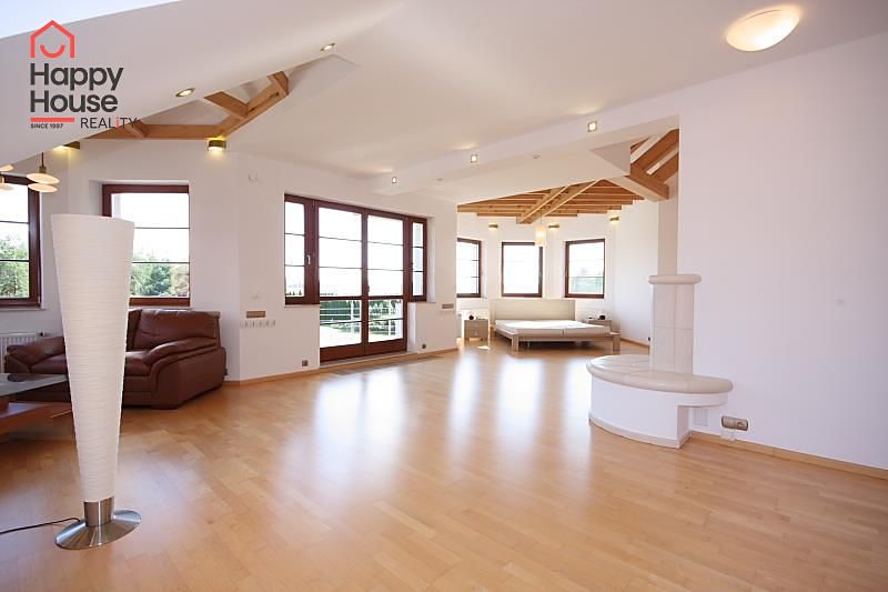 Pronájem rodinného domu 310 m², pozemek 910 m² – fotografie 4