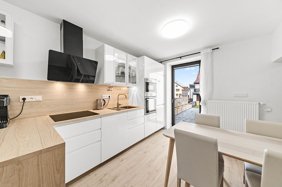 Prodej rodinného domu 179 m², pozemek 405 m² – fotografie 2