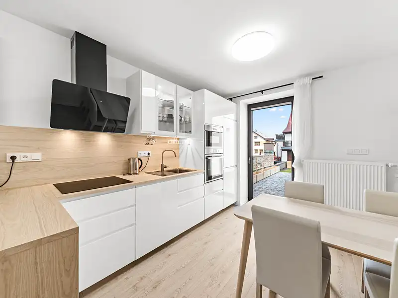 Prodej rodinného domu 179 m², pozemek 405 m², Nová Paka – náhled fotky 2