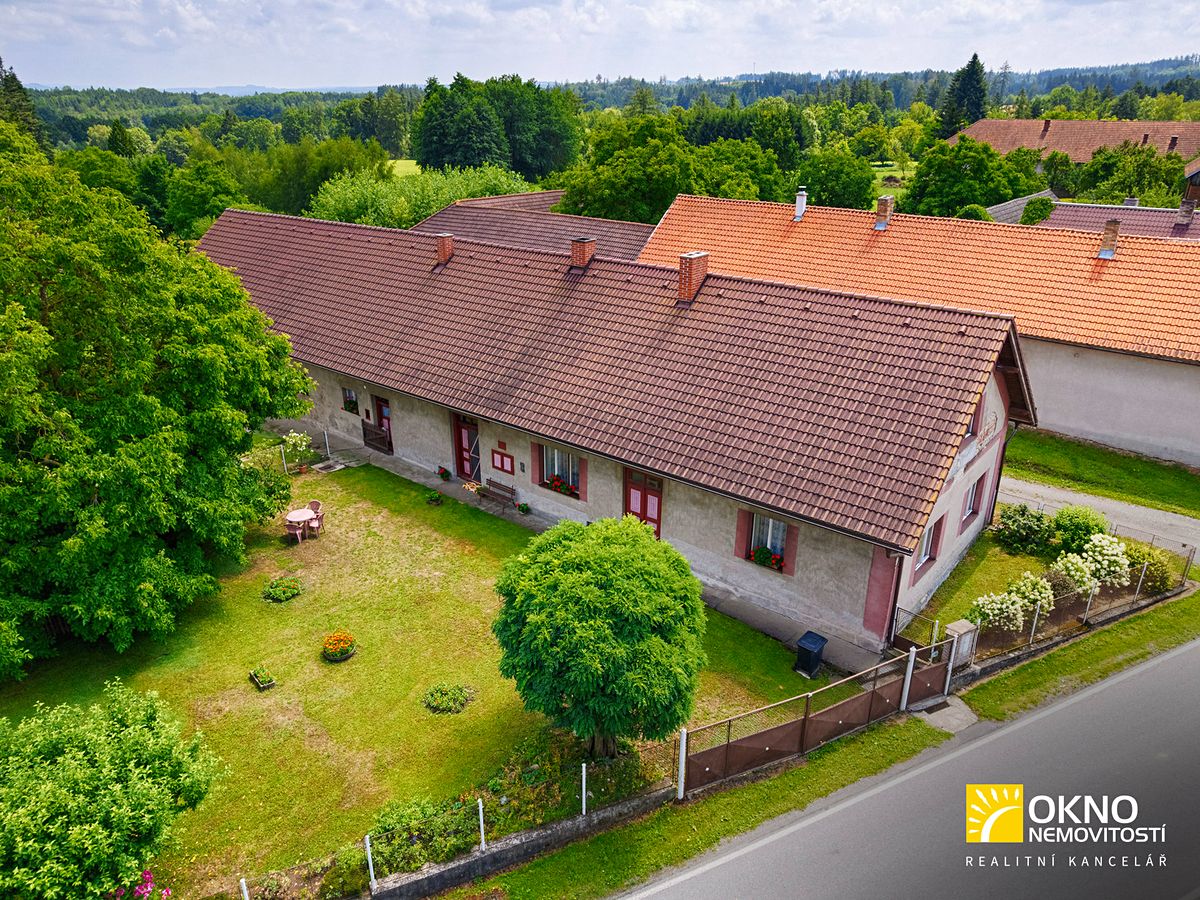 Prodej rodinného domu 200 m², pozemek 9000 m²