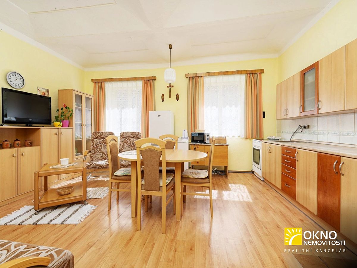 Prodej rodinného domu 200 m², pozemek 9000 m² – fotografie 4