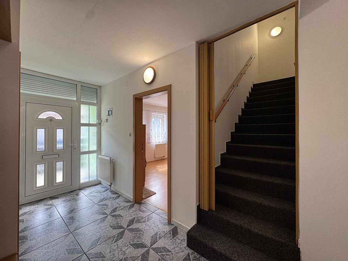 Prodej rodinného domu 210 m², pozemek 324 m² – fotografie 3