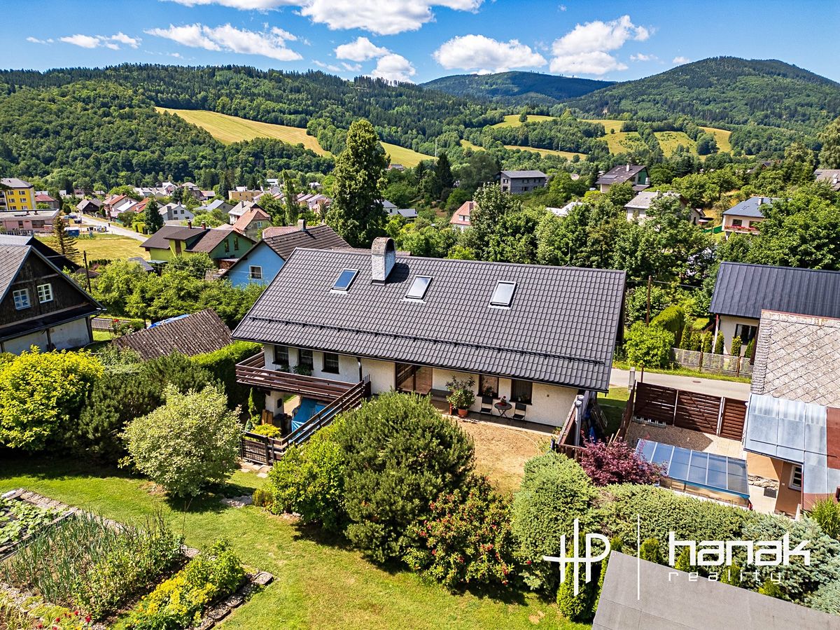 Prodej rodinného domu 277 m², pozemek 3924 m²