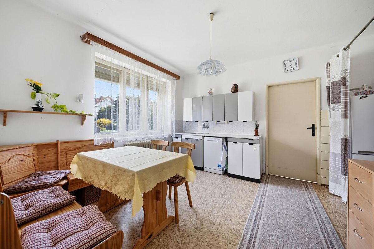 Prodej rodinného domu 100 m², pozemek 498 m² – fotografie 3