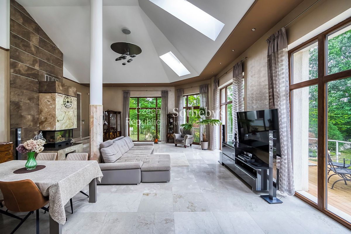Prodej rodinného domu 320 m², pozemek 7874 m² – fotografie 4