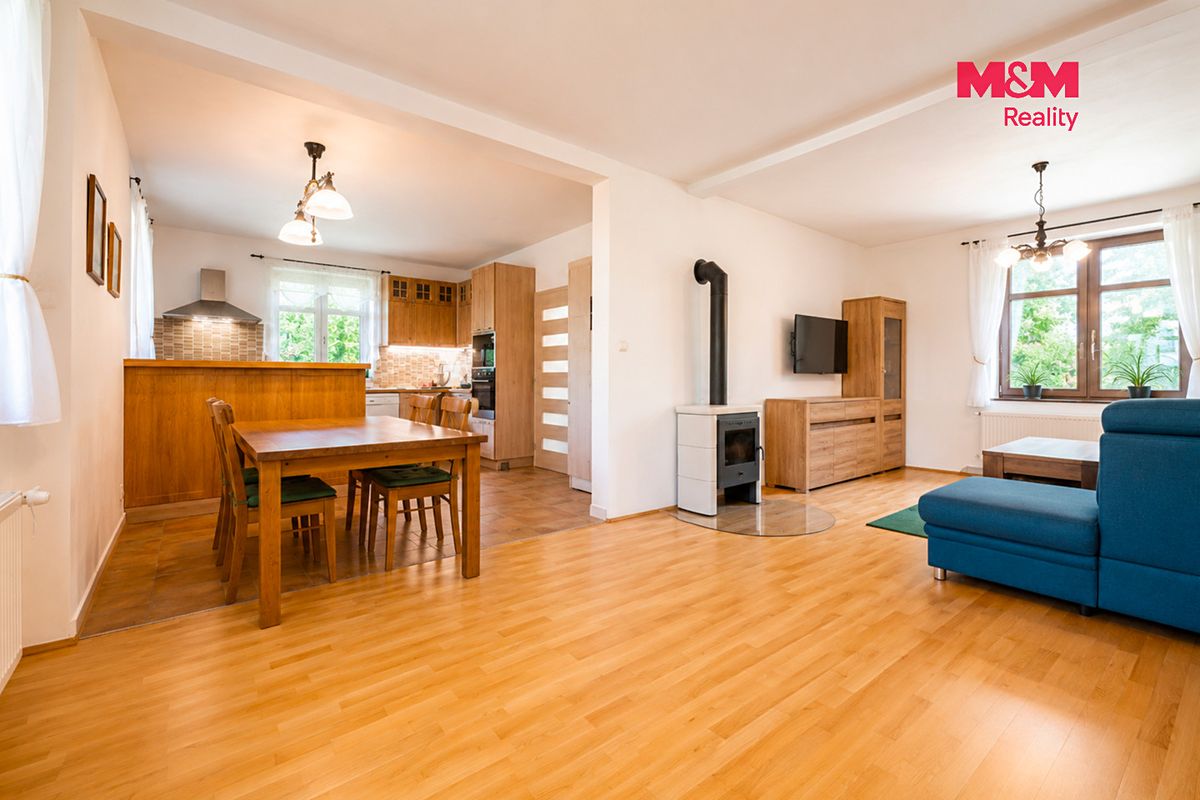 Prodej rodinného domu 105 m², pozemek 714 m² – fotografie 3