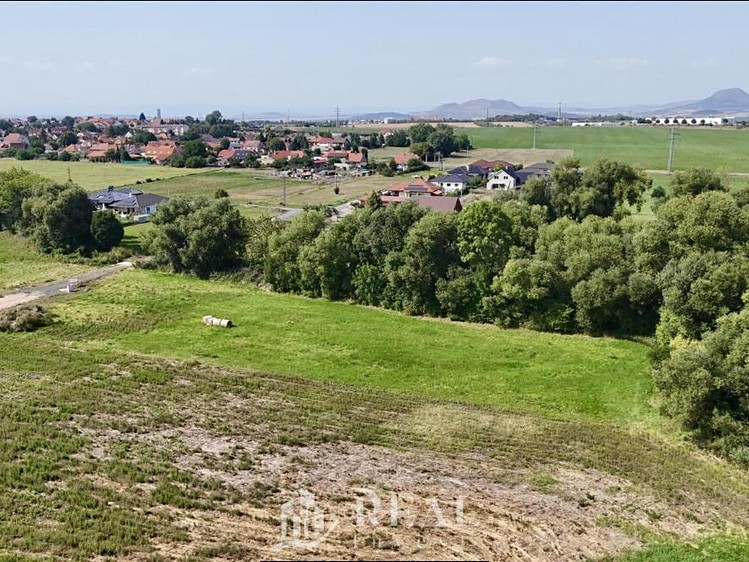 Prodej pozemku, 995 m² (1 z 8)