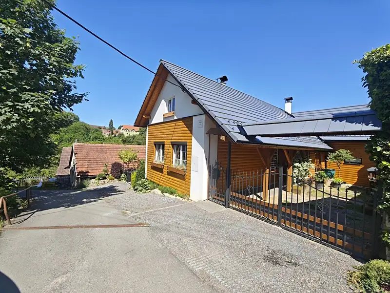 Prodej rodinného domu 195 m², pozemek 646 m², Javorník – náhled fotky 2