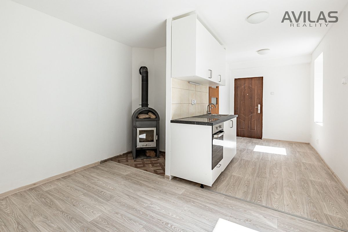 Pronájem bytu 1+kk 27 m² – fotografie 3
