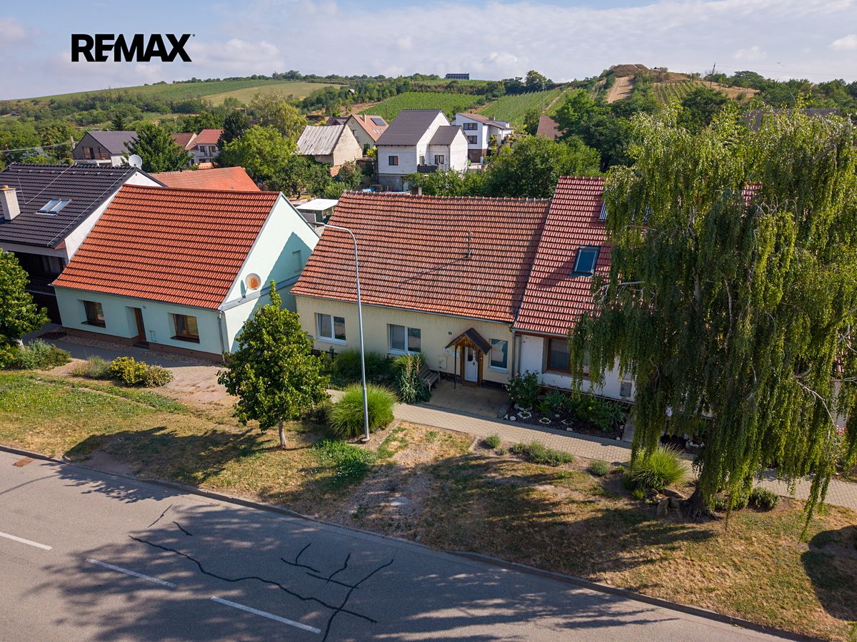 Prodej rodinného domu 150 m², pozemek 450 m² – fotografie 2