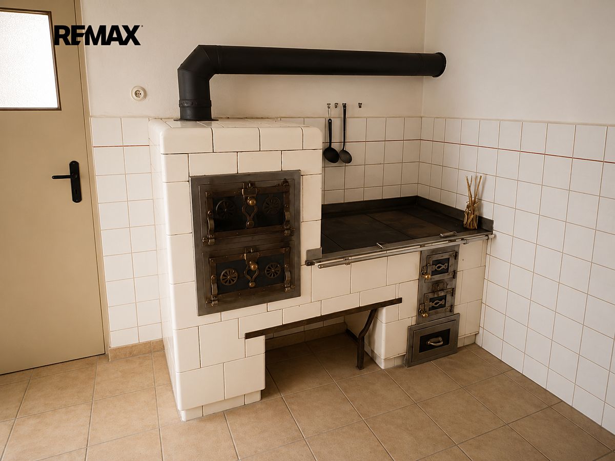 Prodej rodinného domu 200 m², pozemek 358 m² – fotografie 2