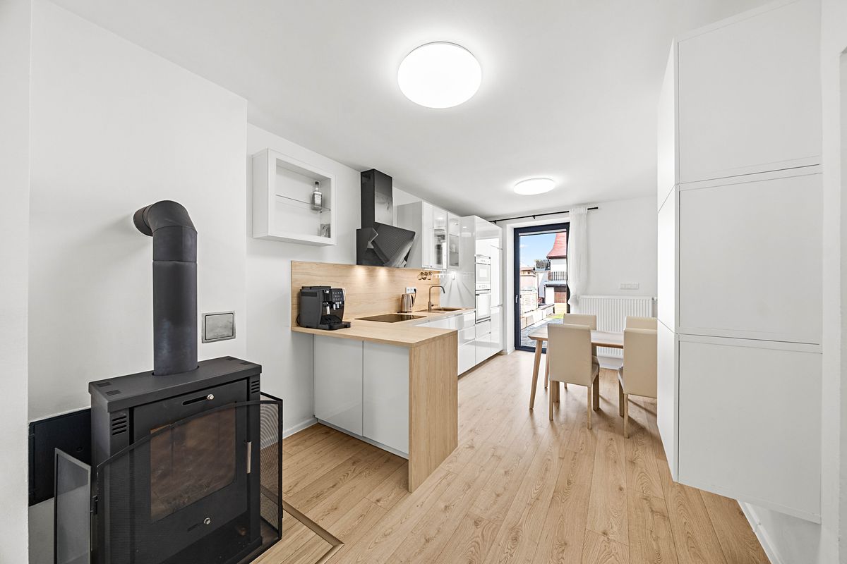 Prodej rodinného domu 179 m², pozemek 405 m² – fotografie 3