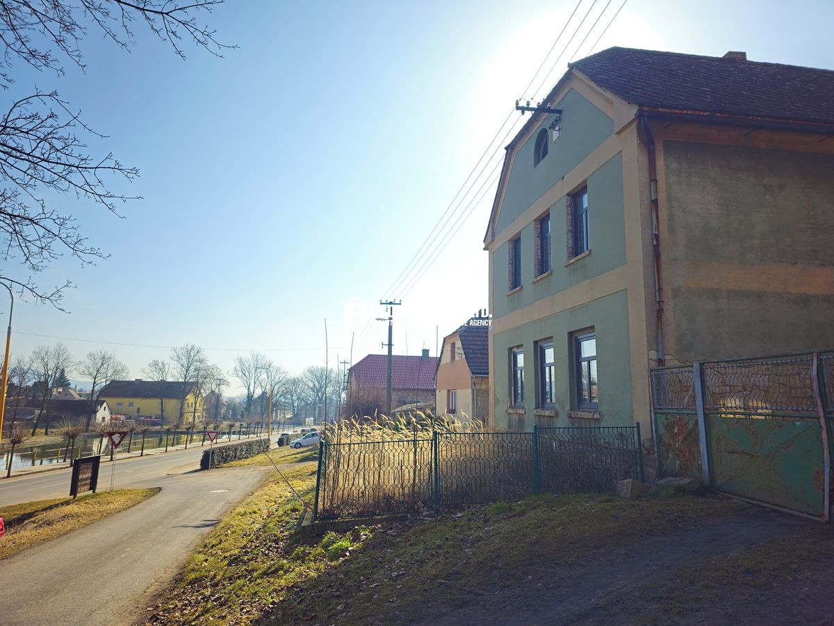 Prodej rodinného domu 166 m², pozemek 1265 m² – fotografie 2