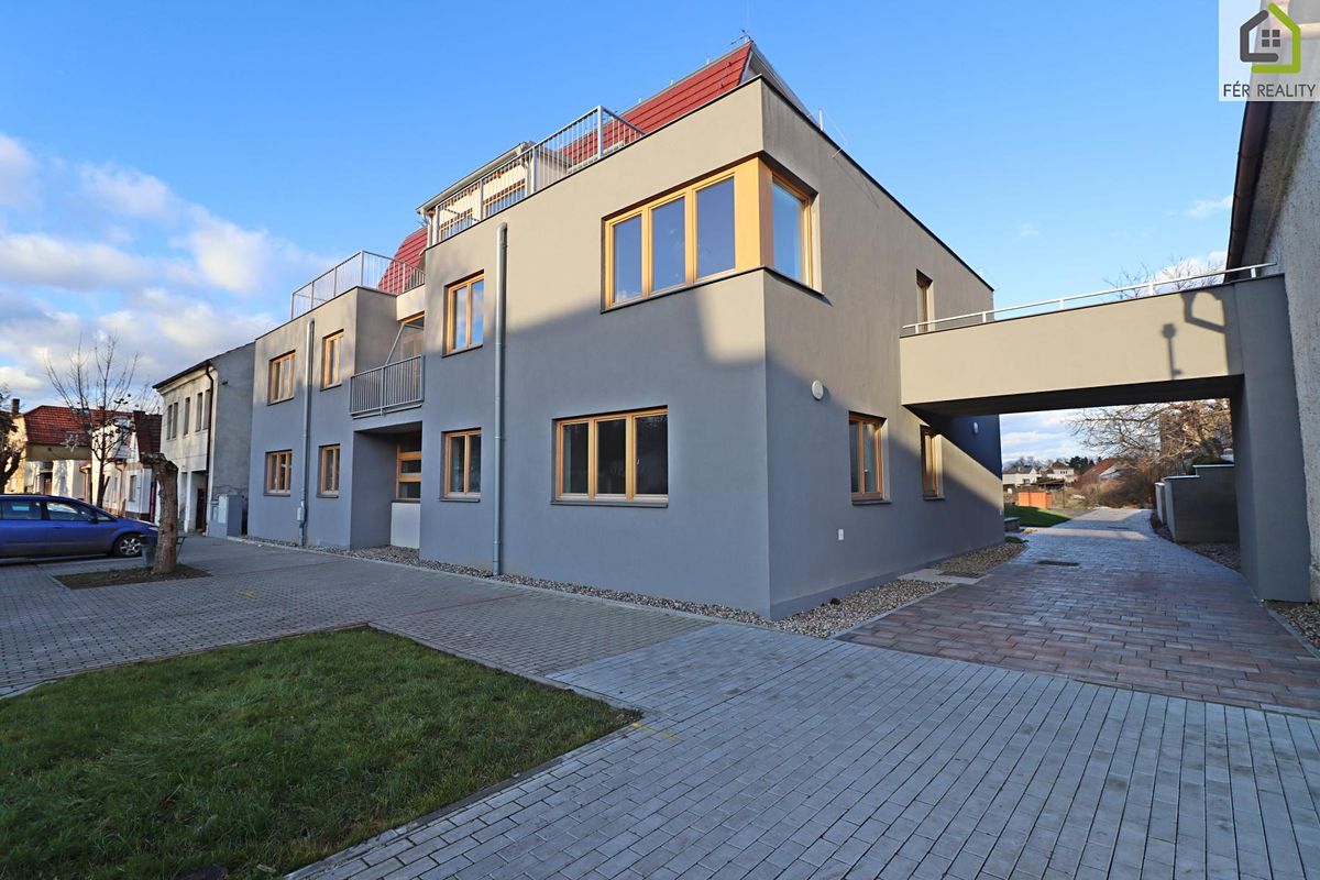 Pronájem bytu 1+kk 37 m²