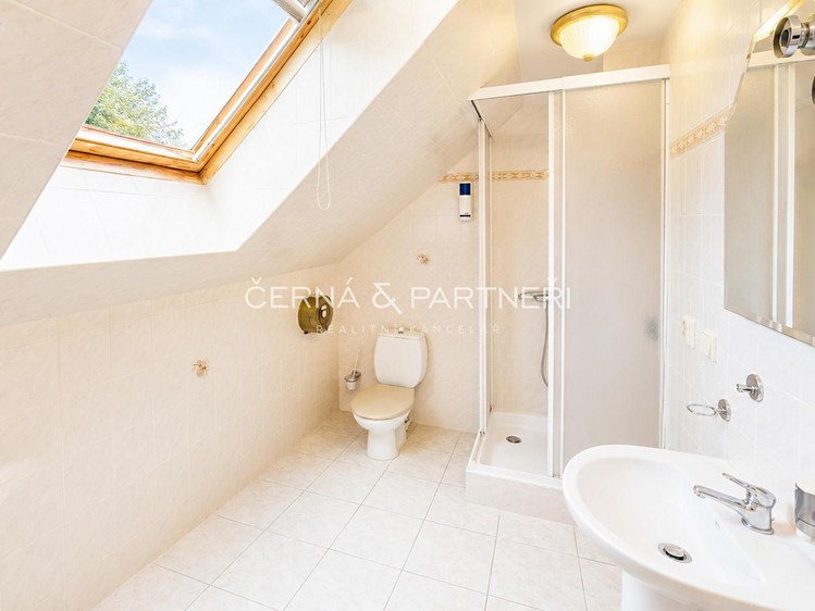 Prodej komerčního prostoru, 1 650 m² (22 z 41)