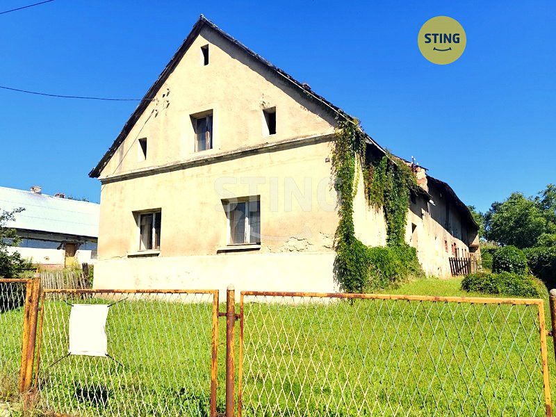 Prodej rodinného domu 200 m², pozemek 2439 m²