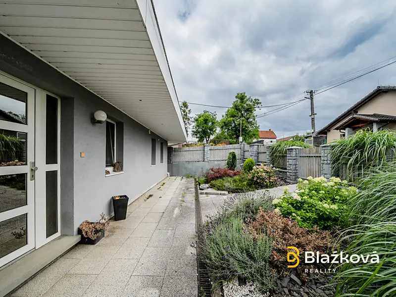 Prodej rodinného domu 275 m², pozemek 799 m², Staříč – náhled fotky 1