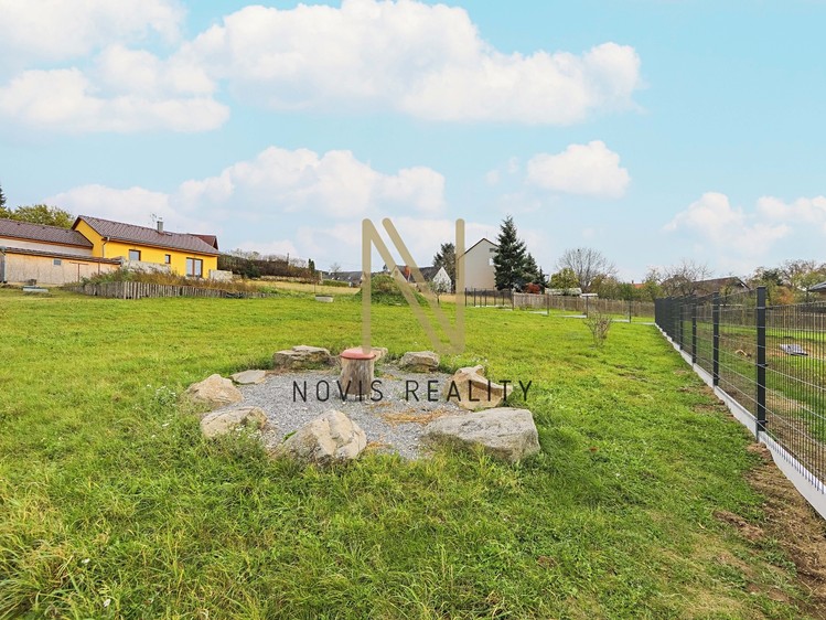 Prodej pozemku, 698 m² (2 z 11)