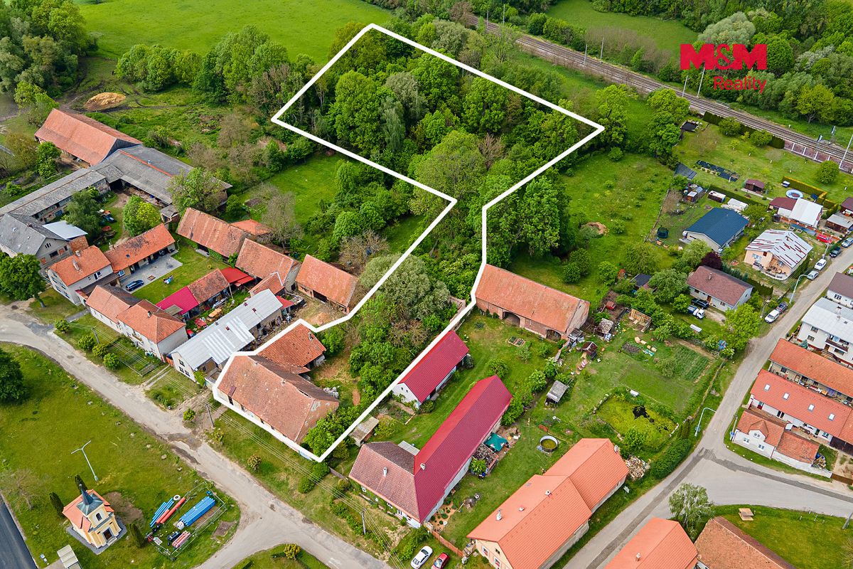 Prodej rodinného domu 330 m², pozemek 43267 m² – fotografie 2