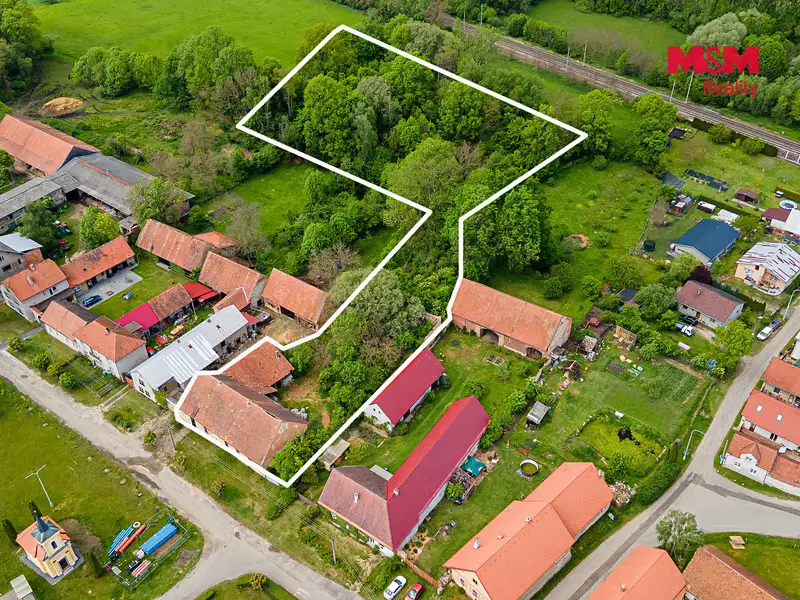 Prodej rodinného domu 330 m², pozemek 43267 m², Moravany – náhled fotky 2