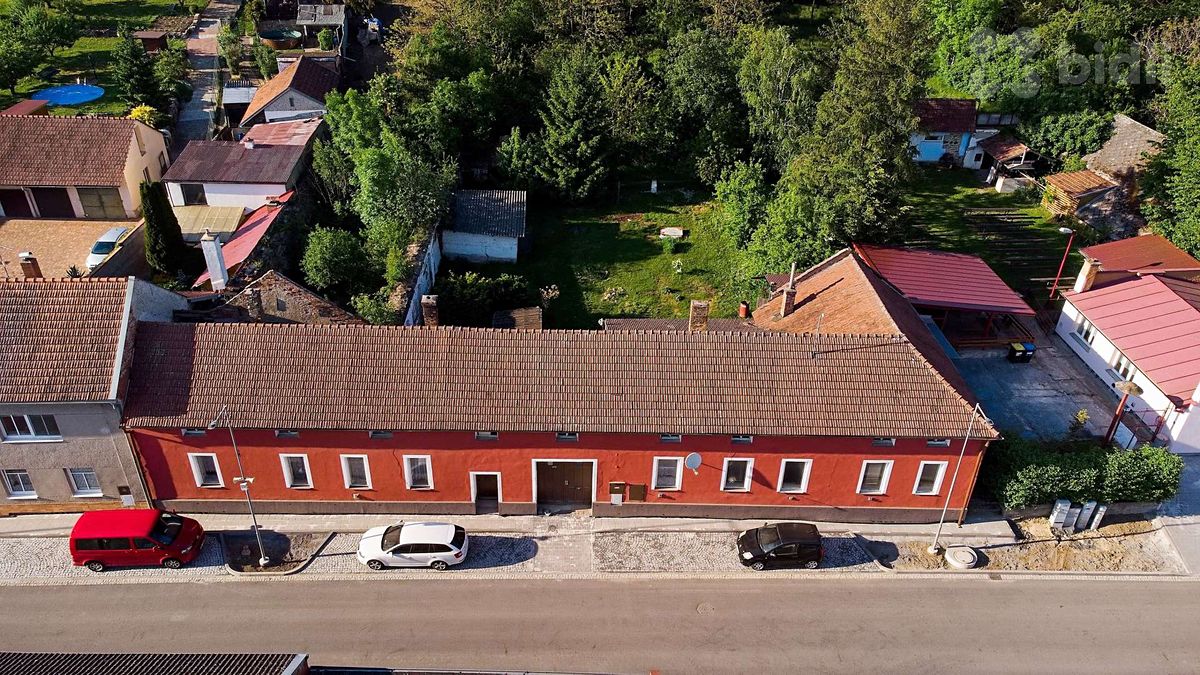Prodej rodinného domu 391 m², pozemek 1250 m² – fotografie 2