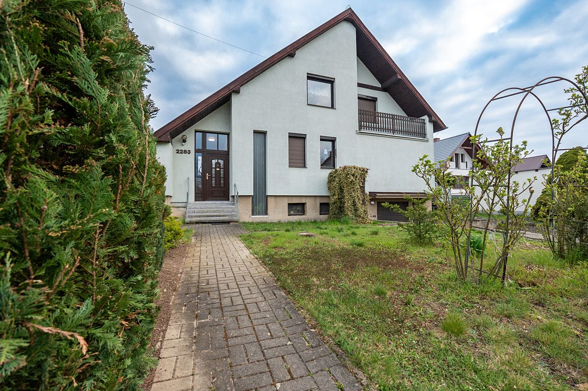Prodej rodinného domu 282 m², pozemek 675 m²