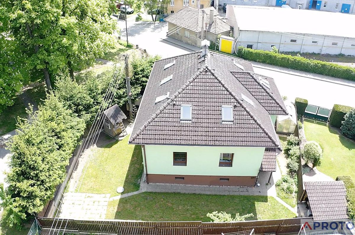 Prodej rodinného domu 240 m², pozemek 405 m² – fotografie 3