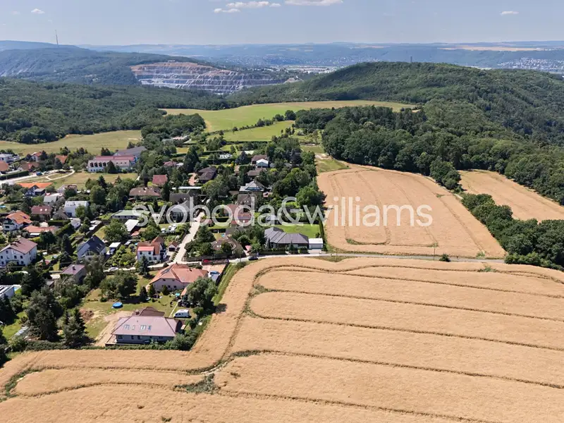 Prodej stavebního pozemku 8582 m², Dolní Břežany – náhled fotky 2
