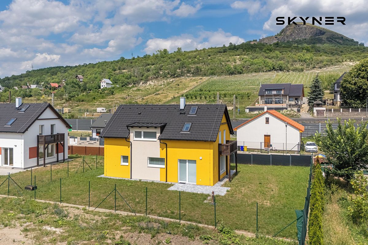Prodej rodinného domu 130 m², pozemek 494 m² – fotografie 2