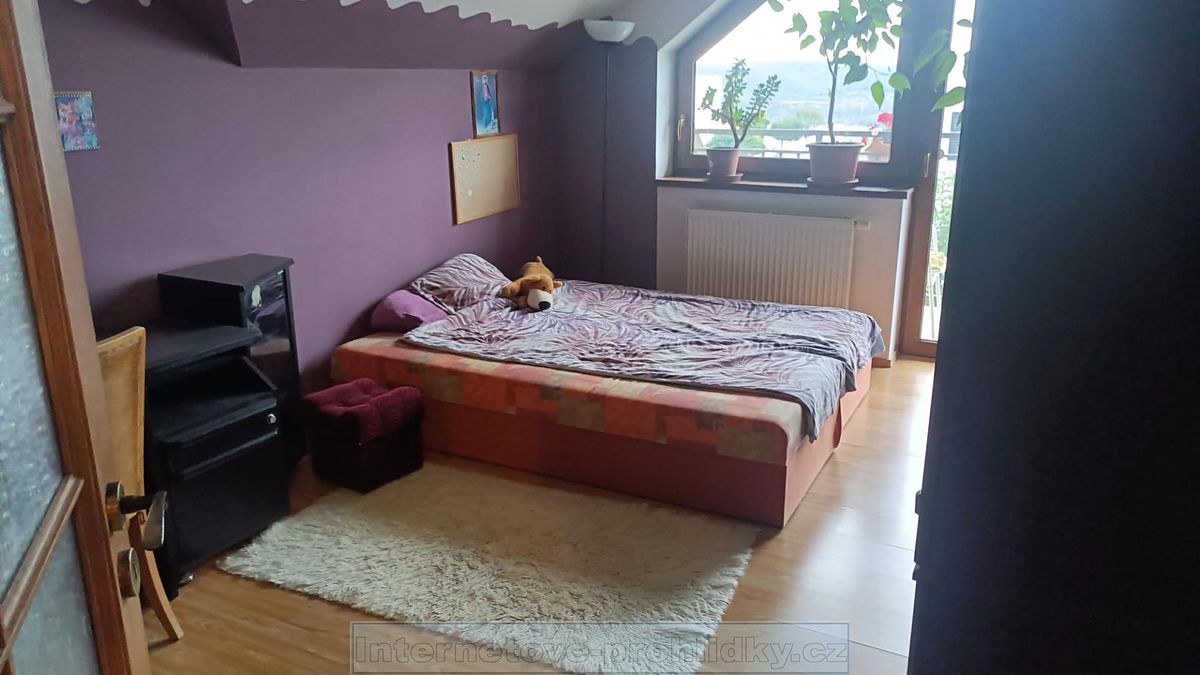 Pronájem bytu pokoje 25 m²