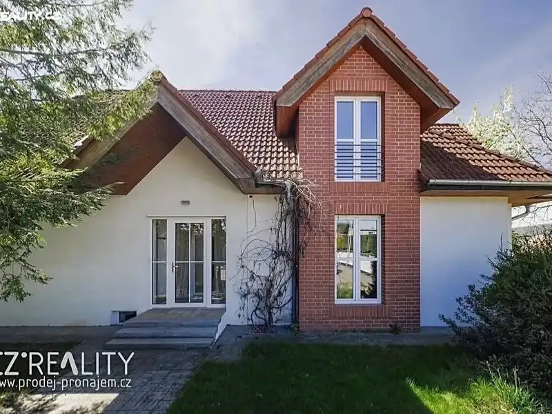 Prodej rodinného domu 308 m², pozemek 1302 m², Praha – náhled fotky 3