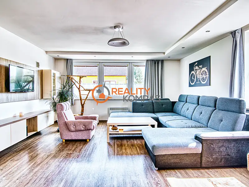 Prodej rodinného domu 220 m², pozemek 829 m², Hovorany – náhled fotky 2