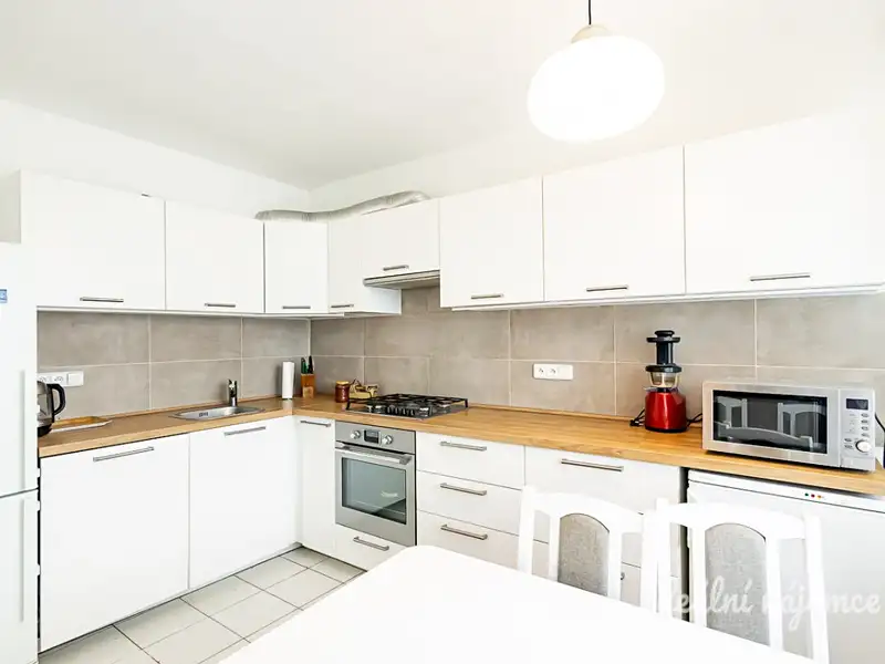 Pronájem bytu 3+1 78 m², Praha – náhled fotky 1