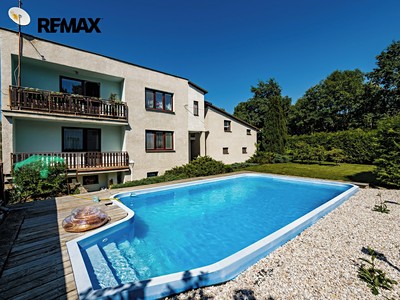 Prodej  rodinného domu 290 m², pozemek 1 221 m²