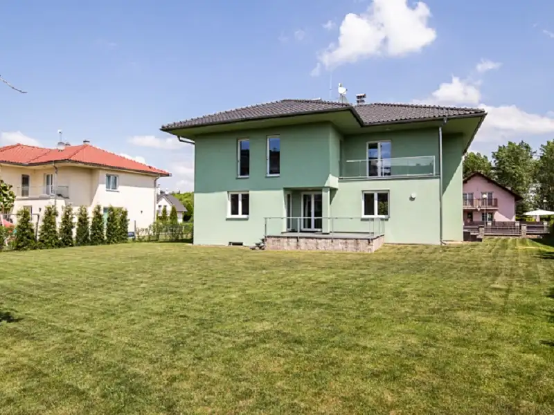 Pronájem rodinného domu 350 m², pozemek 1000 m², Průhonice – náhled fotky 1