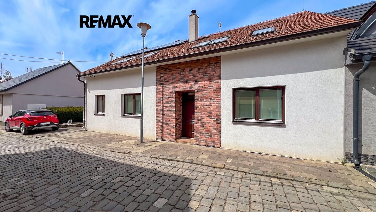 Prodej rodinného domu 220 m², pozemek 513 m² – fotografie 3
