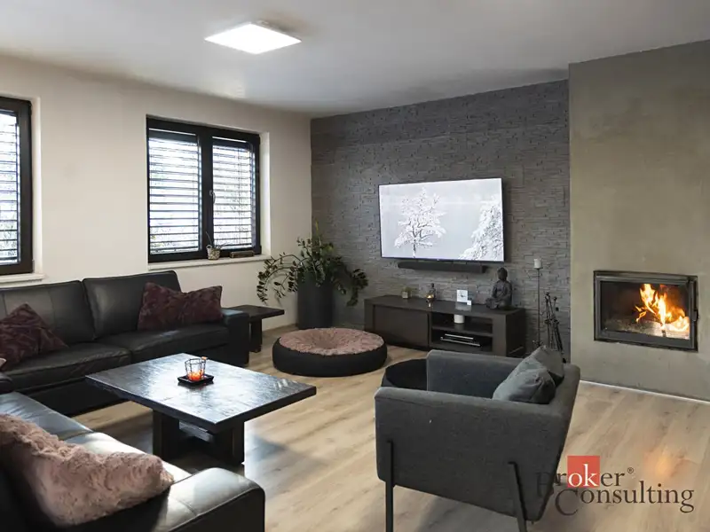 Prodej rodinného domu 280 m², pozemek 981 m², Hýskov – náhled fotky 2