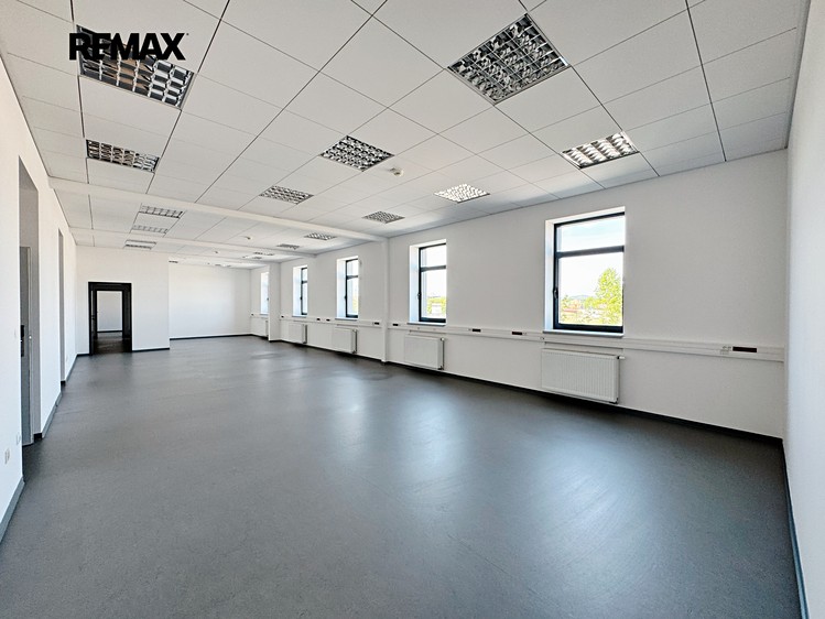 Комерційне приміщення в оренду, 650 м² (6 з 42)